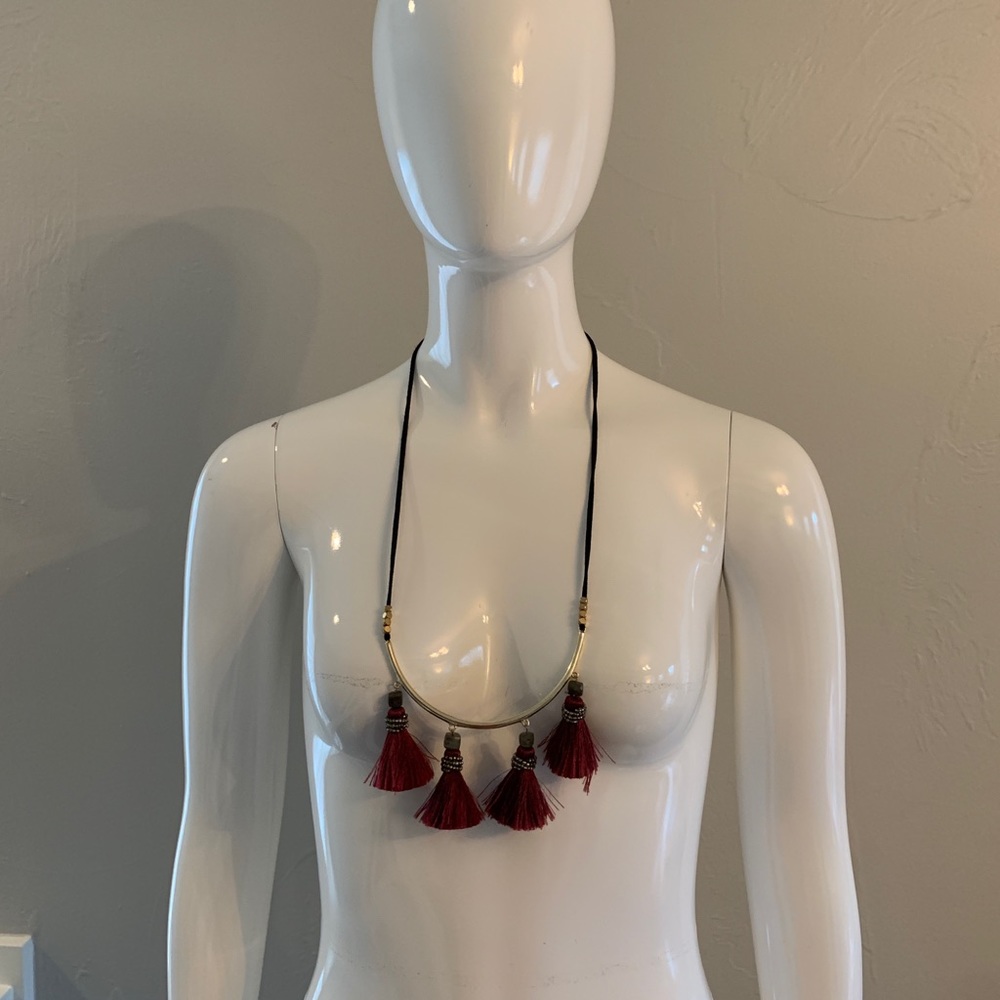 Maroon fringe necklace